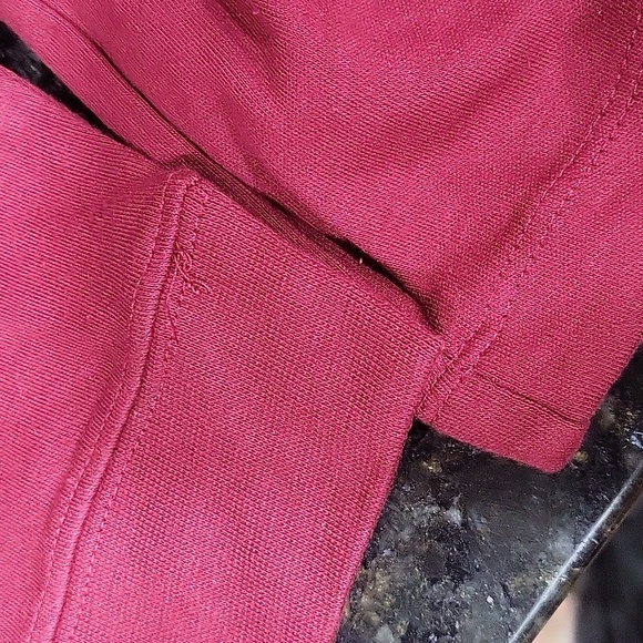 NWT Dark Red Caryolyn Taylor Turtleneck Size Medium - Picture 5 of 6